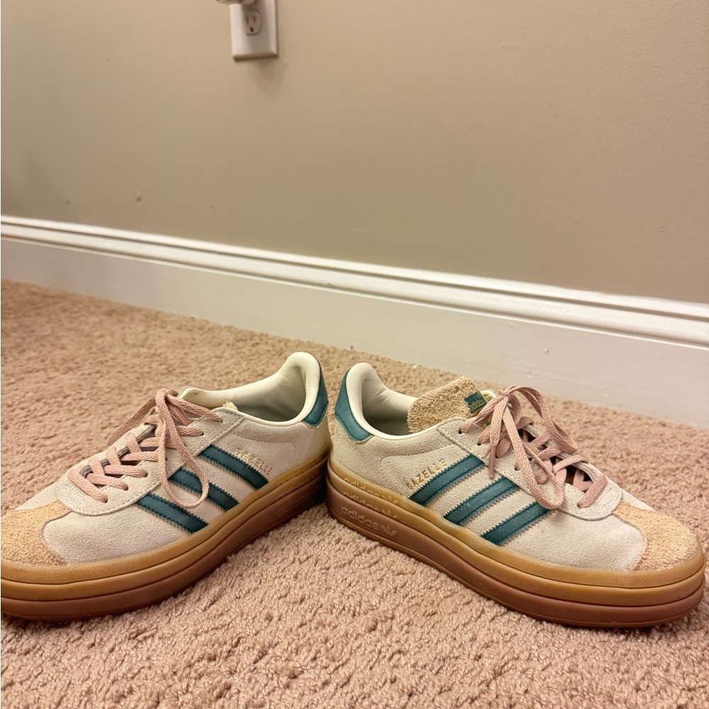 adidas Women's Low-Top Sneakers in Cream, Teal & Gumsole